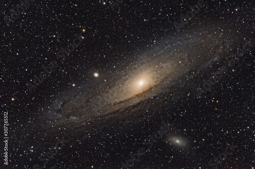 Galassia di Andromeda, messier 31 con galassie satelliti photo