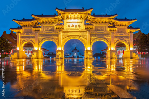 Chiang Kai Shek Memorial hall in Taipei City, Taiwan photo