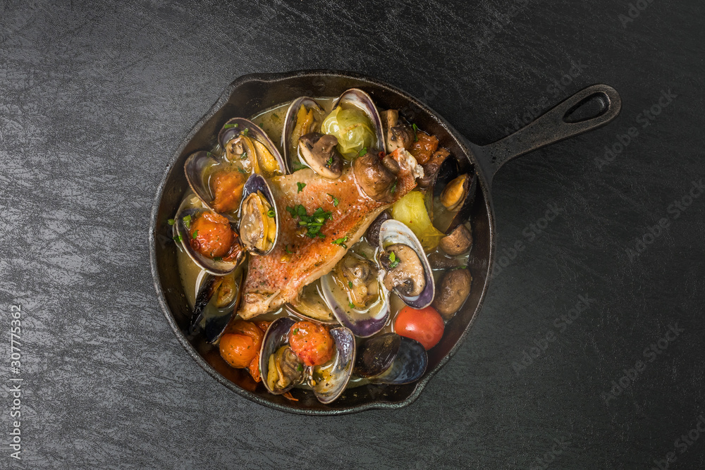 真鯛とあさりの海鮮アクアパッツア acqua pazza 真鯛とあさりの海鮮アクアパッツア acqua pazza