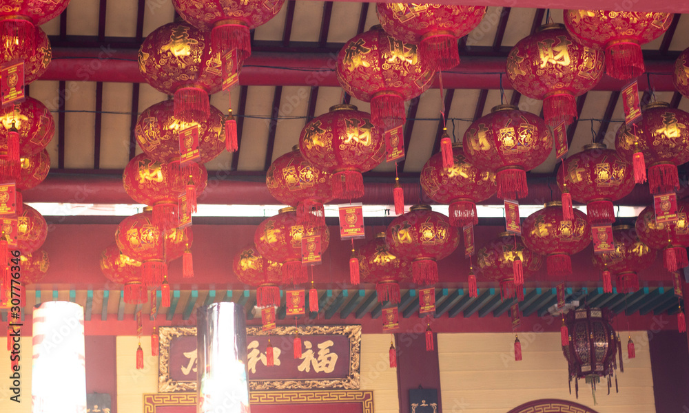Naklejka premium chinese red lanterns as decoration and a characteristic in a conghucu temple