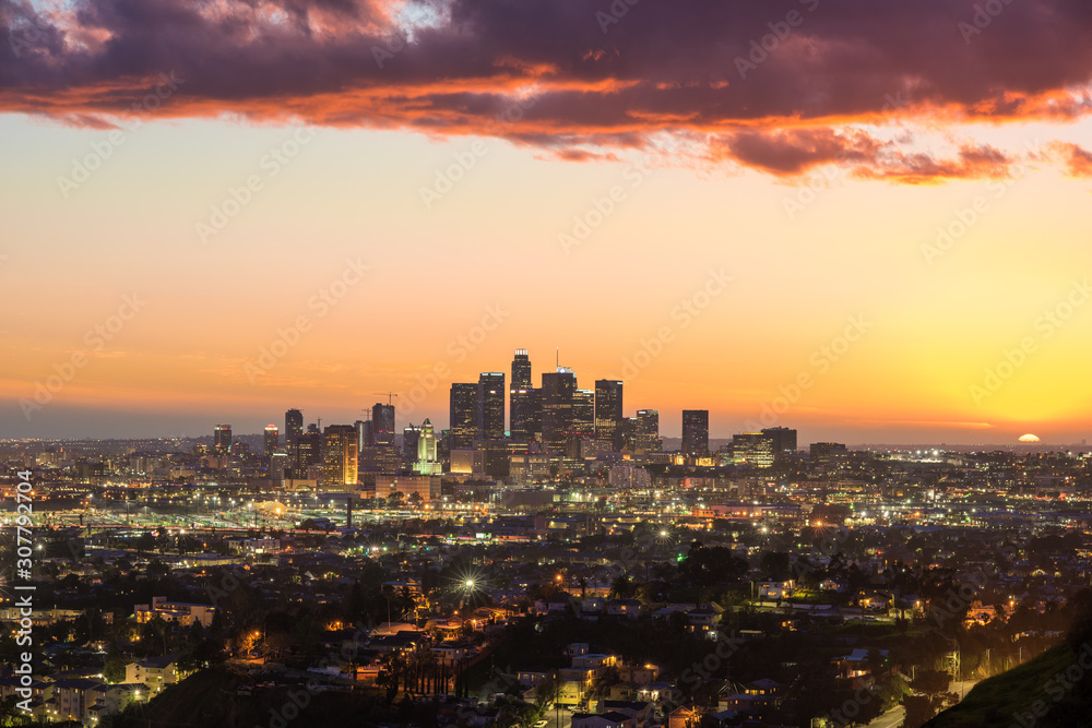 Obraz premium Downtown Los Angeles skyline at sunset