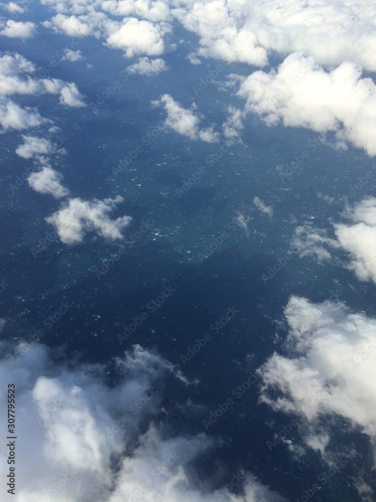Obraz premium 海と雲 空撮