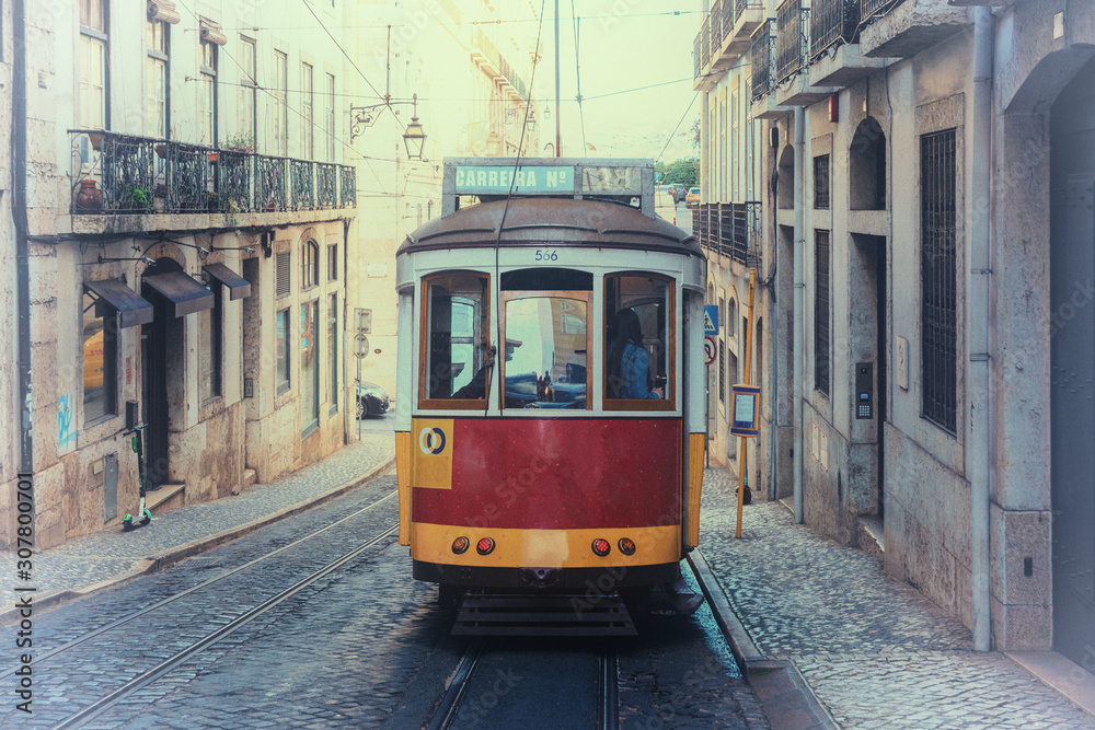 Linie 28, die historische Straßenbahn in Lissabon