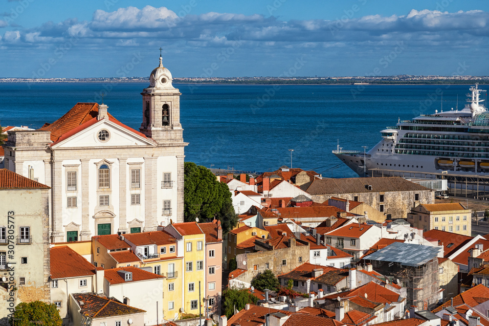 Fototapeta premium Lissabon / Igreja de Santo Estêvão