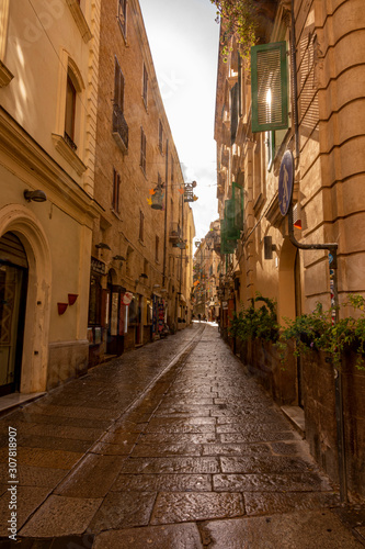 Fototapeta Naklejka Na Ścianę i Meble -  View at narrow street in Italy.