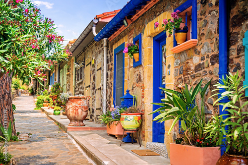 Fototapeta Naklejka Na Ścianę i Meble -  Colorful streets of Collioure