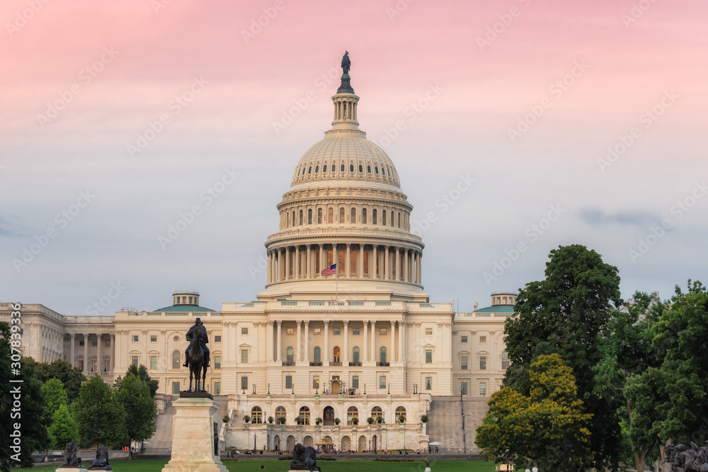 Obraz premium US Capitol Building at sunset, Washington DC, USA.