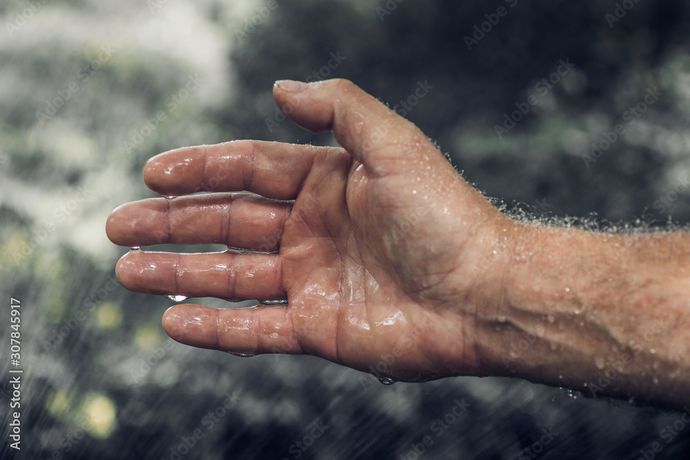 Fototapeta premium Hand with water dripping from it