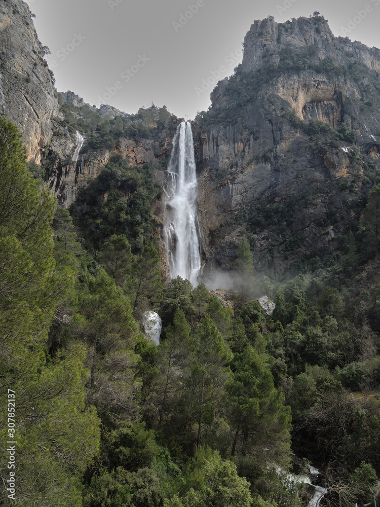 The waterfall of La Osera with its 130 meters is the highest in Andalusia. It is located on the Aguascebas Chico River, within the Natural Park of the Sierra de Cazorla, Segura and Las Villas, Jaén. The waterfall of La Osera with its 130 meters is the highest in Andalusia. It is located on the Aguascebas Chico River, within the Natural Park of the Sierra de Cazorla, Segura and Las Villas, Jaén.