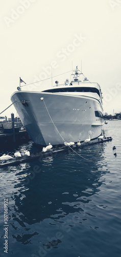 Luxury Atlantis Yacht Charter at Sheepshead Bay Marina in Brooklyn
