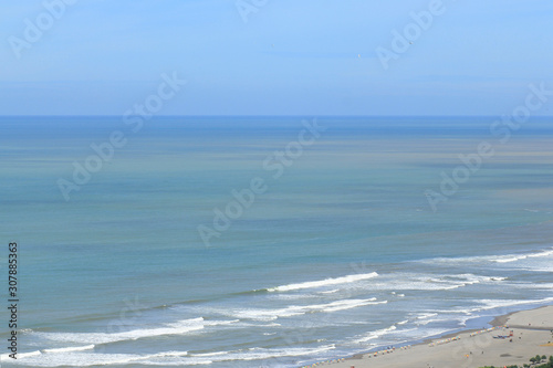 Tableau sur toile The waves and blue sea view from Parangtritis beach to Parangkusumo beach seen f