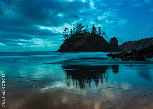 Fotografie Grandmother rock in Trinidad, California, USA, in the blue hour