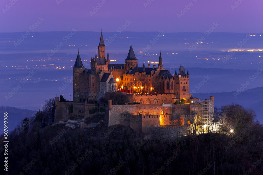 Burg Hohenzollern beleuchtet