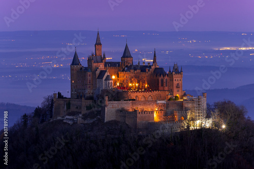 Burg Hohenzollern beleuchtet