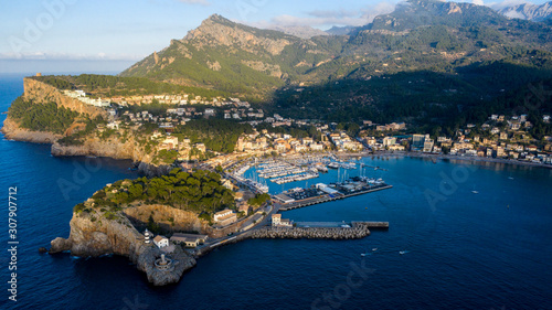 Fototapeta Naklejka Na Ścianę i Meble -  puerto Sóller al atardecer Mallorca España