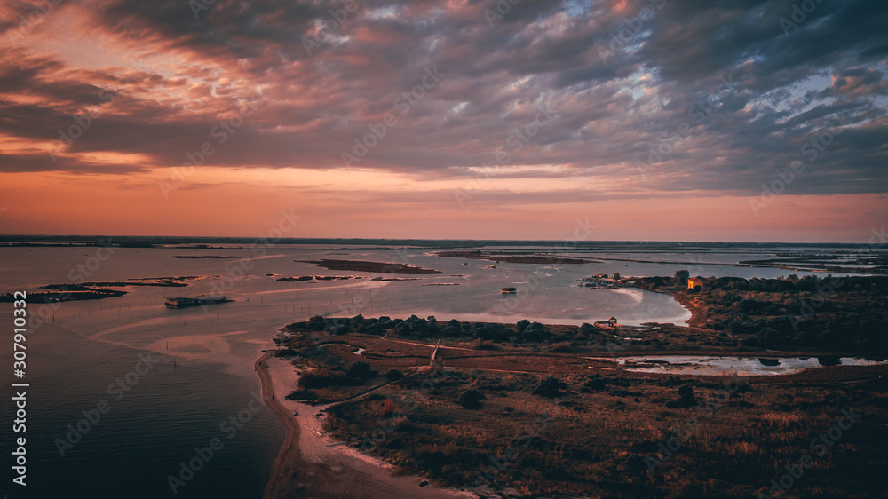 Obraz premium Tramonto in una spiaggia del nord Italia