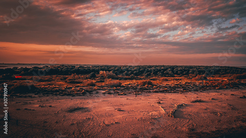 Tramonto in una spiaggia del nord Italia