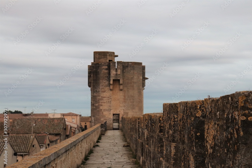 Chemin de ronde sur les fortifications du village de Aigues Mortes - Département du Gard - Languedoc Roussillon - Région Occitanie - France