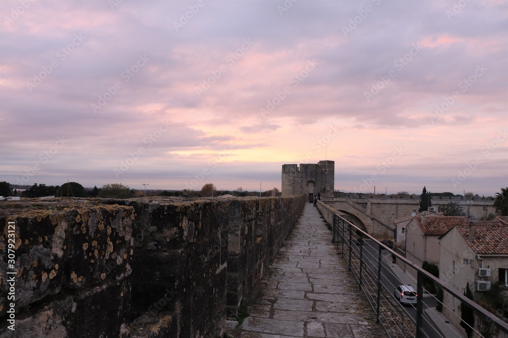 Chemin de ronde sur les fortifications du village de Aigues Mortes - Département du Gard - Languedoc Roussillon - Région Occitanie - France