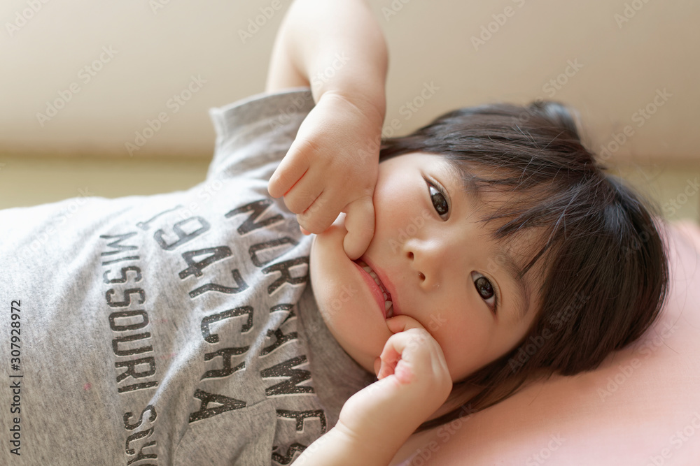 変顔で振り向く女の子 Stock Photo Adobe Stock