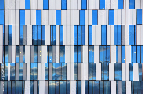 Foto Exterior of modern building with repetitive texture, facade detail