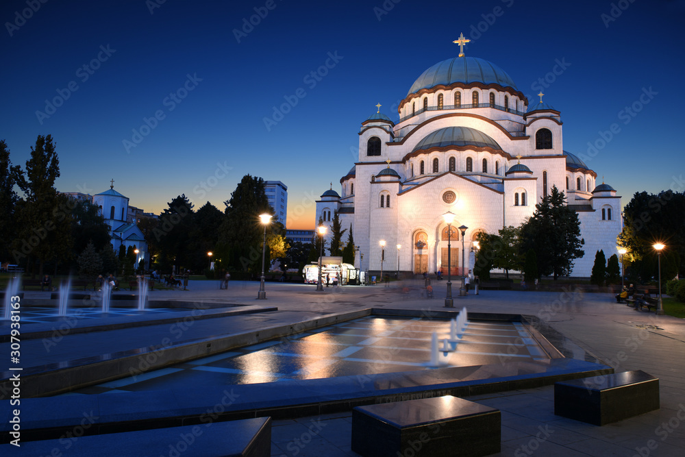 Obraz na płótnie Church of Saint Sava, one of the biggest Orthodox church of the world, at evening illumination, Belgrade, Serbia w salonie