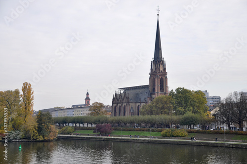 水辺の教会、ドライケーニヒ教会