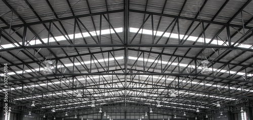 Foto Warehouse metal roofing, Large steel roof structure, bottom view with skylight translucent roof