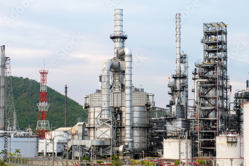 Oil refinery and natural gas storage tank 