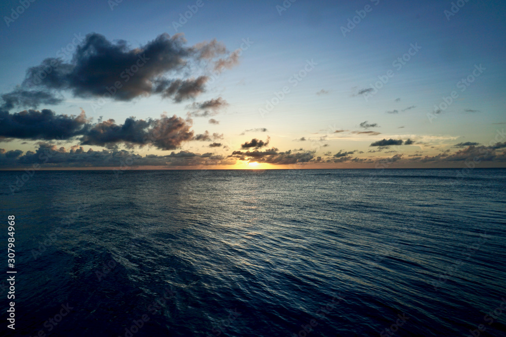 Obraz premium 島の夕焼け