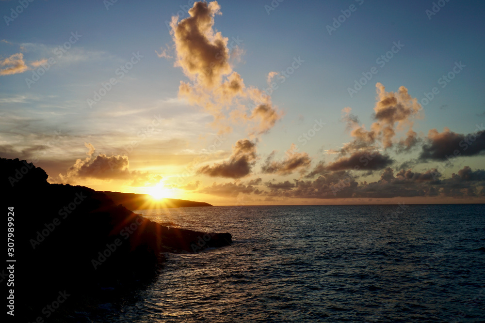Obraz premium 島の夕焼け
