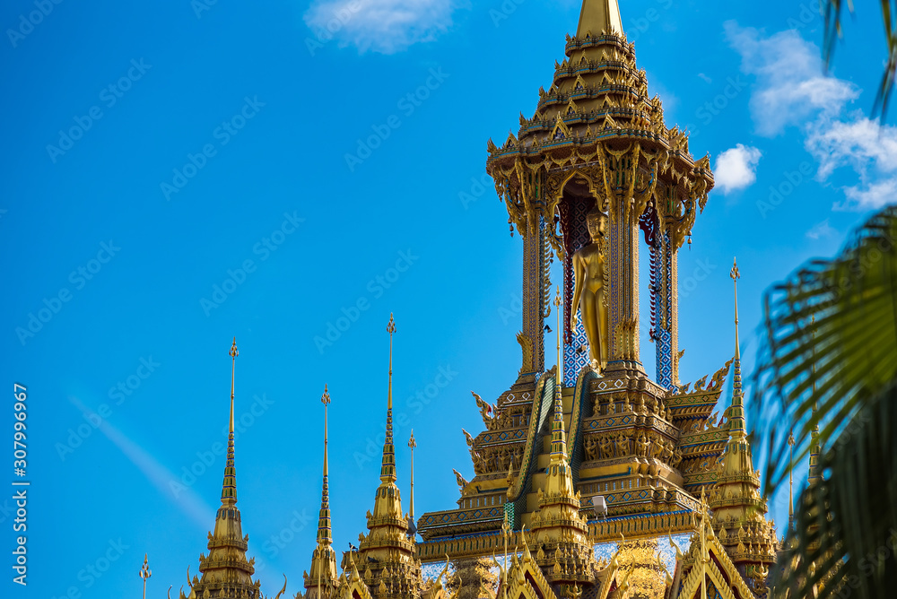 Fototapeta premium Uthai Thani, Thailand - November, 30, 2019 : Golden pagoda against blue sky at Wat Tha Sung in Uthai Thani, Thailand.