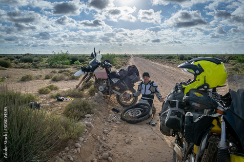 Fototapeta Naklejka Na Ścianę i Meble -  Fixing a flat tire in Baja Mexico on a dual sport motorcycle. 