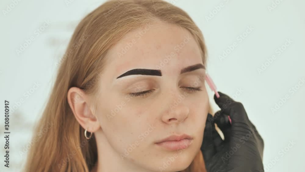 Create permanent eyebrow makeup. Flushing paint. Create permanent eyebrow makeup. Flushing paint.