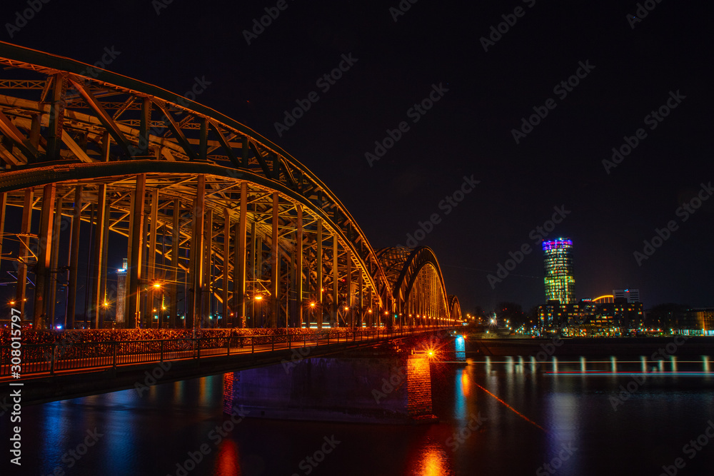 Die Hohenzollernbrücke in Köln
