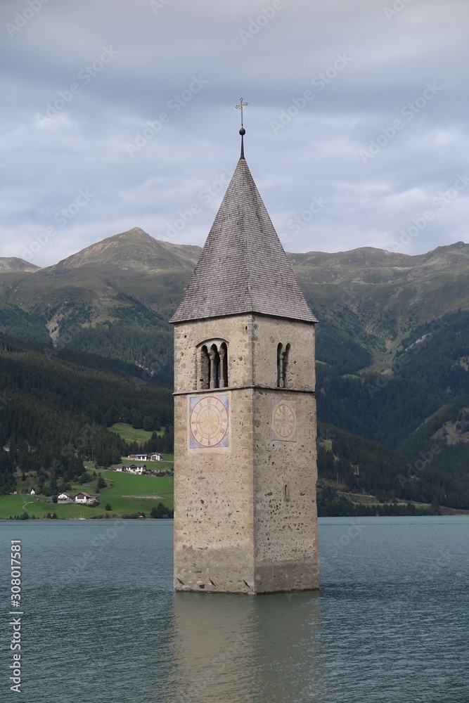 Versunkene Kirche im Reschensee, Südtirol