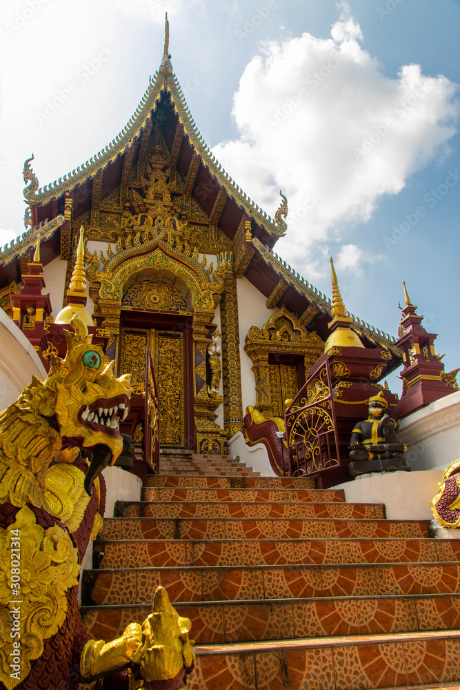 Fototapeta premium A buddhist temple in Chiang Mai thailand