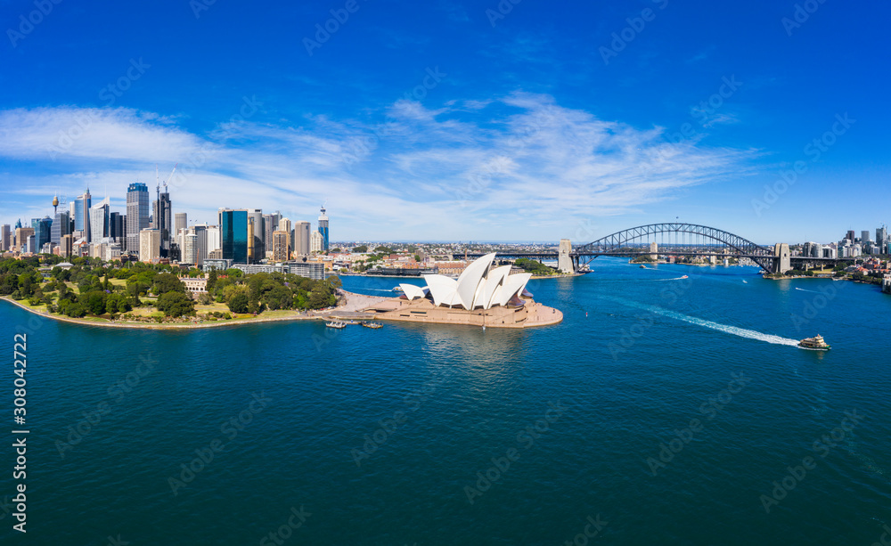 Fototapeta premium Widok z lotu ptaka z Sydney, Australia. Strzał z drona. Panorama.