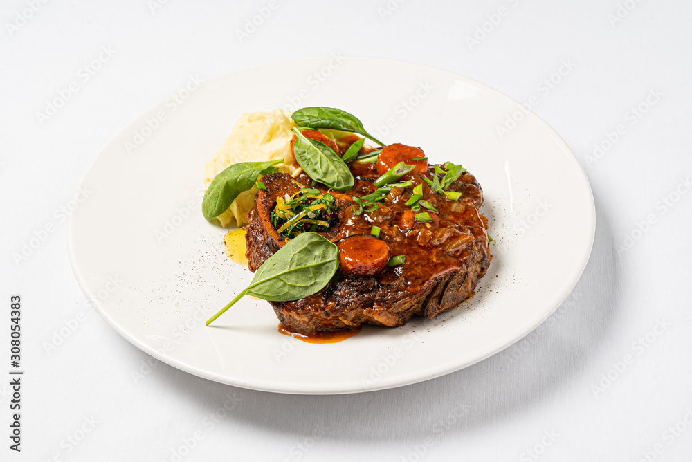 Ossobuco with mashed potatoes and sauce Ossobuco with mashed potatoes and sauce