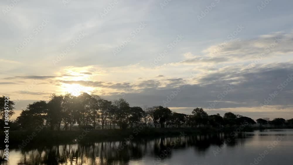 Sunrise in the morning Shine on the water surface With the sky and trees in the background Sunrise in the morning Shine on the water surface With the sky and trees in the background