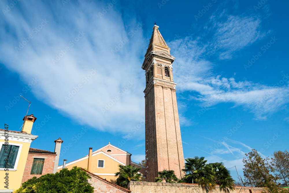 Fototapeta premium Burano island. Leaning bell tower of Parrocchia San Martino Vescovo church on Piazza Baldassarre Galuppi. Venice, Italy