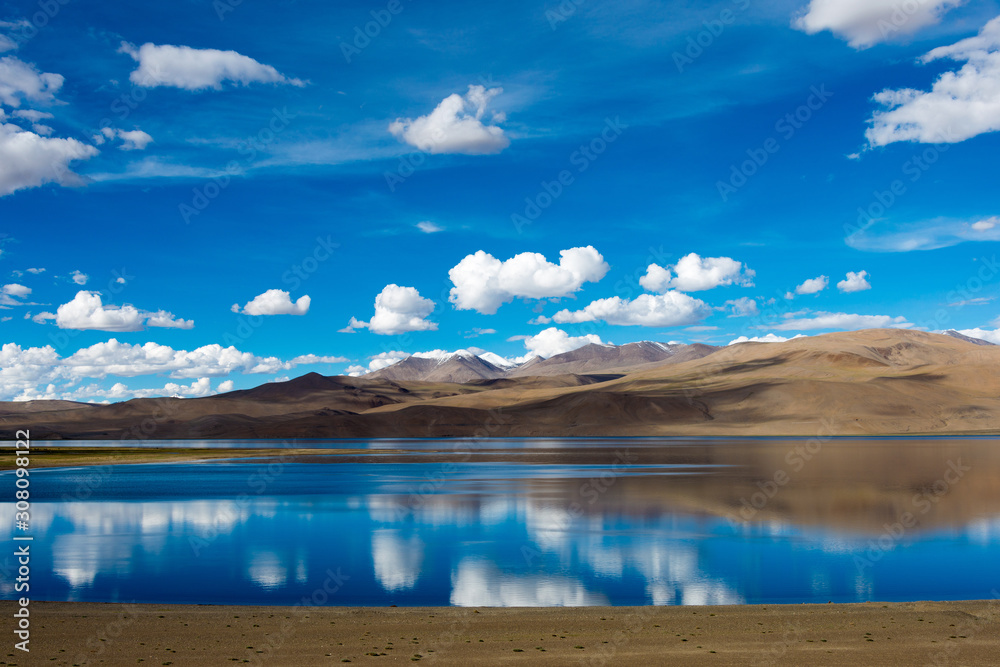 Obraz premium Ladakh, India - Jul 30 2019 - Tso Moriri Lake in Changthang Plateau, Ladakh, Jammu and Kashmir, India. It is part of Ramsar Convention - Tsomoriri.