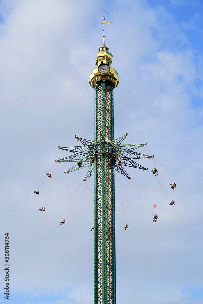 Fototapeta premium Vertical Parter in the Historical Amusement Park in Vienna, Austria, Europe