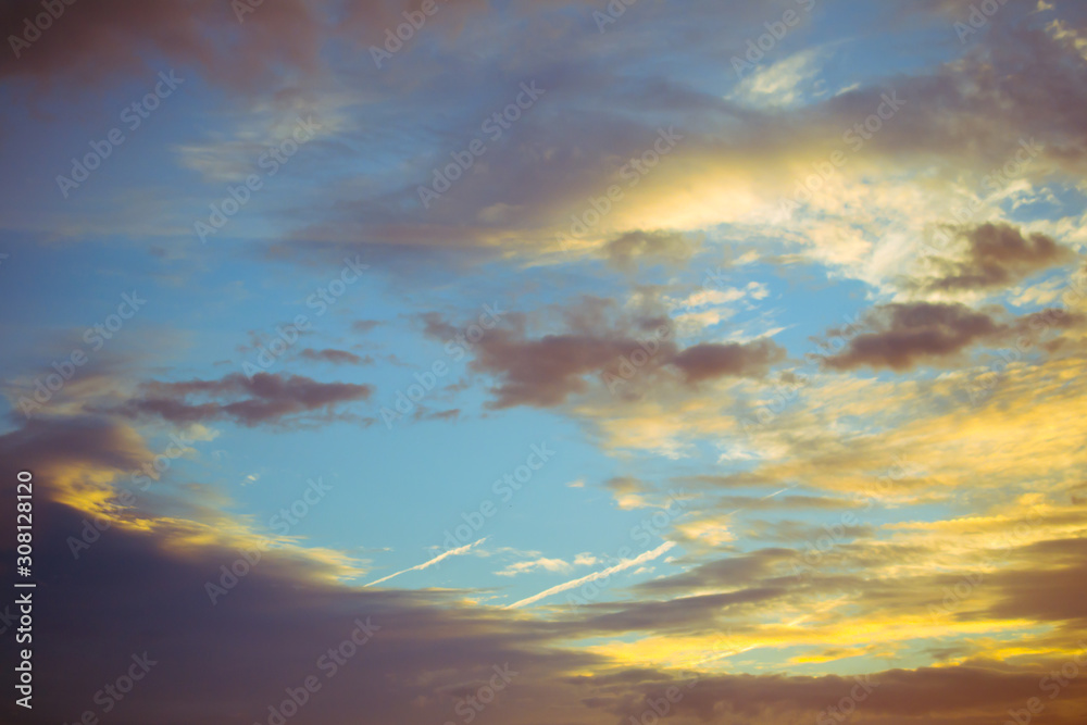 Obraz premium Sunrise with a dramatic sky