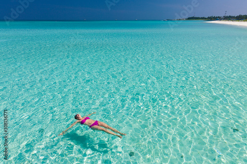 Fototapeta Naklejka Na Ścianę i Meble -  Young gorgeous woman in bikini on a tropical island