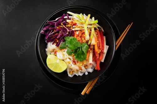Obraz na płótnie Lime Chili Noodle Salad Flat Lay w salonie