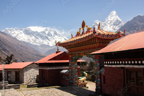 Nepal hiking path through mountain around Everest