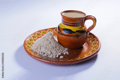 Jarro con atole de pinole