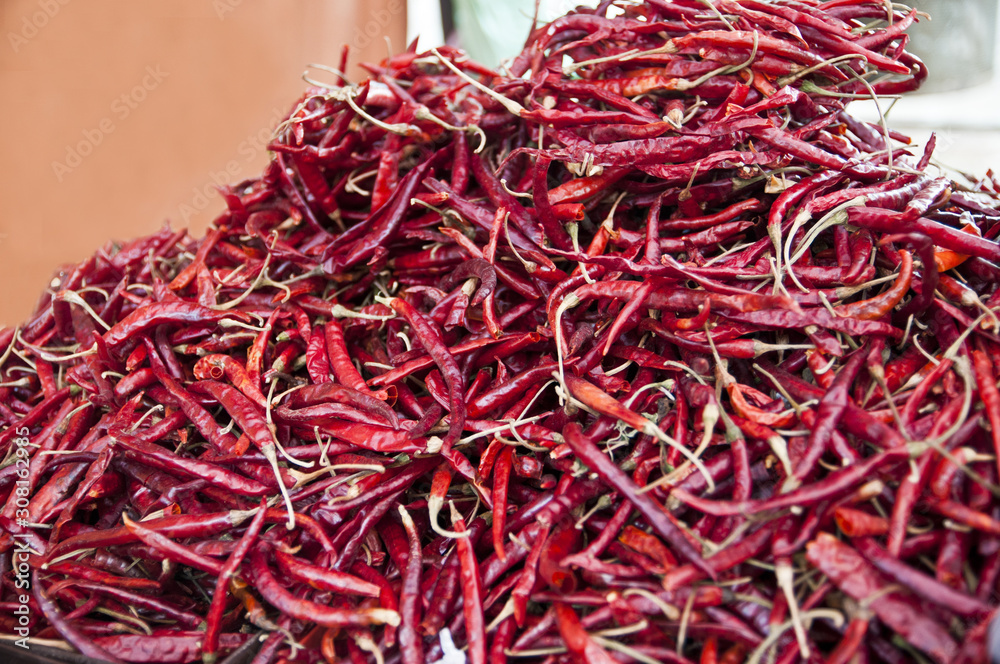 Fototapeta premium Chile seco en mercado