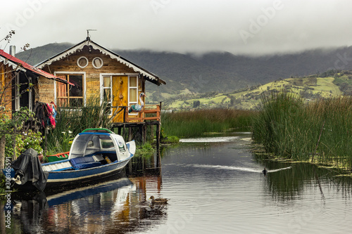 Fotografie boat on the river colombian town lagoon